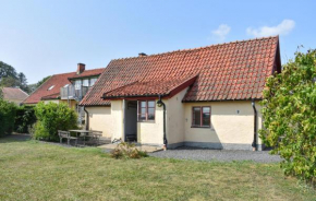 3 Bedroom Cozy Home In Tomelilla